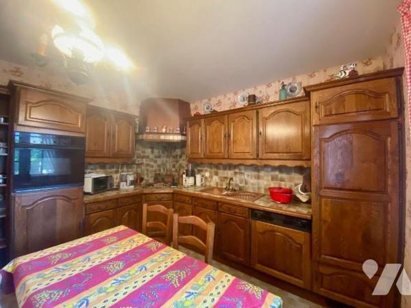 Nous sommes ravis de vous proposer cette maison de 5 pièces de 100 m² en vente à Souesmes (4130...