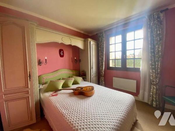 Nous sommes ravis de vous proposer cette maison de 5 pièces de 100 m² en vente à Souesmes (4130...