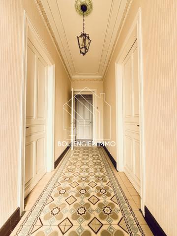 Maison 7 pièce(s) 4 chambre(s) 215 m²
