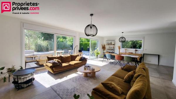 Maison cubique individuelle - 4 chambres - jardin - piscine -194 m²