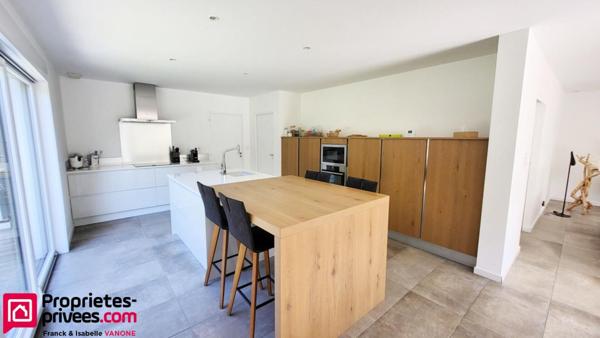 Maison cubique individuelle - 4 chambres - jardin - piscine -194 m²