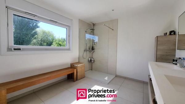 Maison cubique individuelle - 4 chambres - jardin - piscine -194 m²