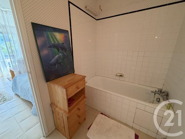 Appartement F2 à vendre  2 pièces - 38,51 m 2   ROYAN  - 17