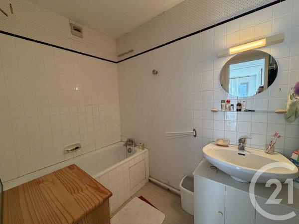 Appartement F2 à vendre  2 pièces - 38,51 m 2   ROYAN  - 17
