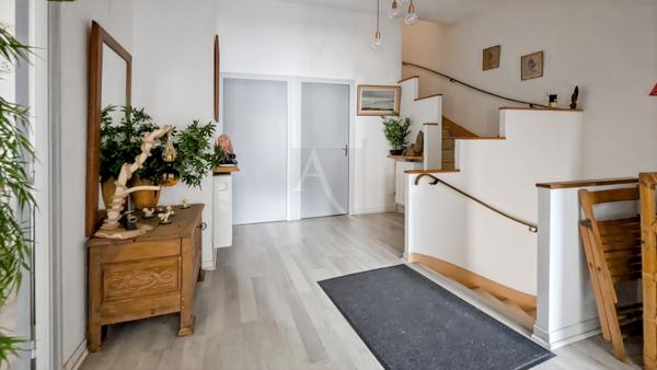 Charmante maison de ville avec garage et terrasse