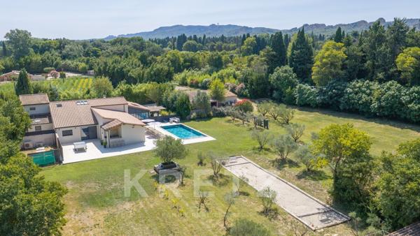 Saint-Rémy-de-Provence – Propriété de 380 m² avec 2 gîtes indépendants et piscine