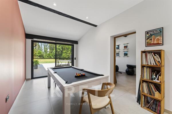 Saint-Rémy-de-Provence – Propriété de 380 m² avec 2 gîtes indépendants et piscine