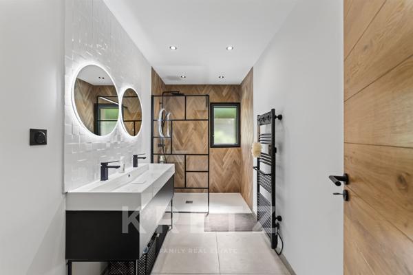 Saint-Rémy-de-Provence – Propriété de 380 m² avec 2 gîtes indépendants et piscine