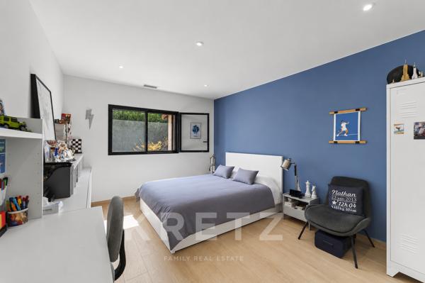 Saint-Rémy-de-Provence – Propriété de 380 m² avec 2 gîtes indépendants et piscine