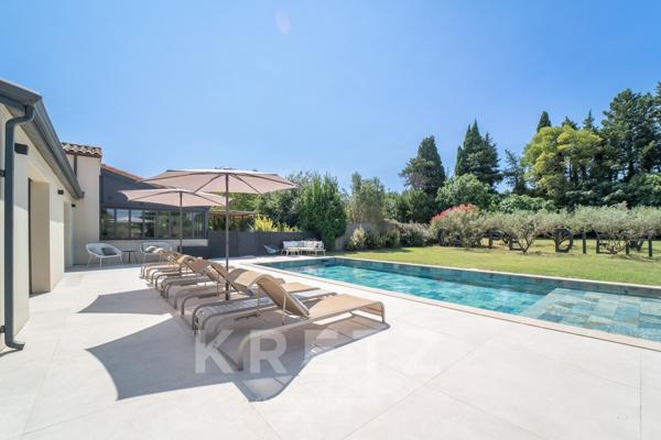 Saint-Rémy-de-Provence – Propriété de 380 m² avec 2 gîtes indépendants et piscine