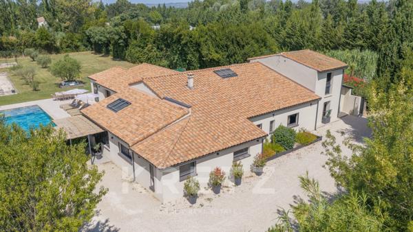 Saint-Rémy-de-Provence – Propriété de 380 m² avec 2 gîtes indépendants et piscine