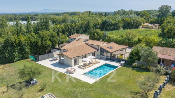Saint-Rémy-de-Provence – Propriété de 380 m² avec 2 gîtes indépendants et piscine