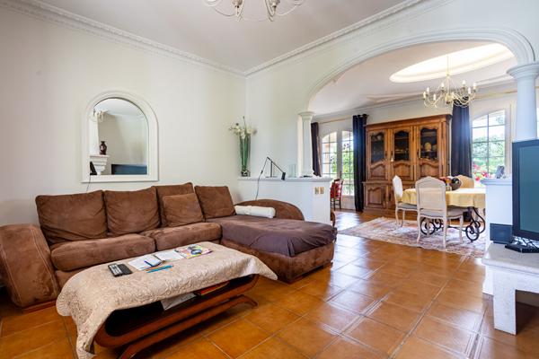 MONS / Vente Maison 7 Pièces 256 m²