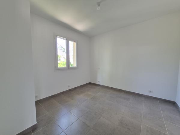 VILLA T4 avec Garage et Carport secteur calme résidentiel proche commerces