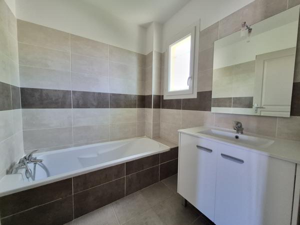 VILLA T4 avec Garage et Carport secteur calme résidentiel proche commerces