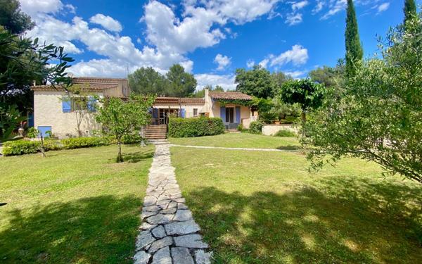 Maison à vendre    5 pièces •  Le Beausset