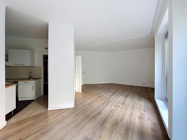 Appartement À louer 2 pièce(s) 70 m²