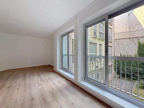 Appartement À louer 2 pièce(s) 70 m²