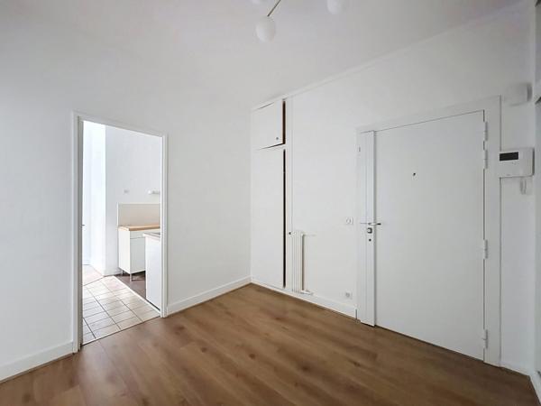Appartement À louer 2 pièce(s) 70 m²