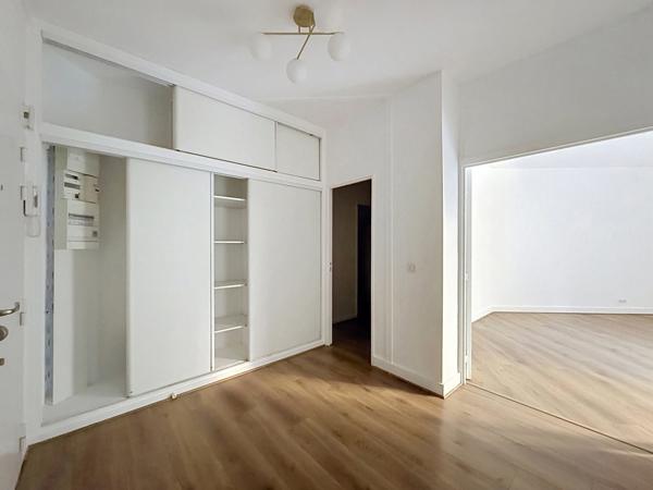 Appartement À louer 2 pièce(s) 70 m²