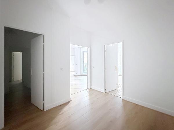 Appartement À louer 2 pièce(s) 70 m²