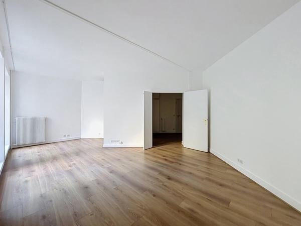 Appartement À louer 2 pièce(s) 70 m²