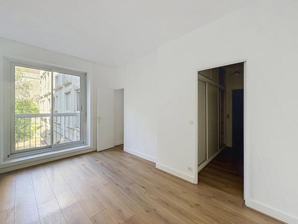 Appartement À louer 2 pièce(s) 70 m²