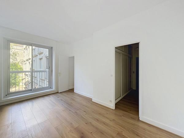 Appartement À louer 2 pièce(s) 70 m²