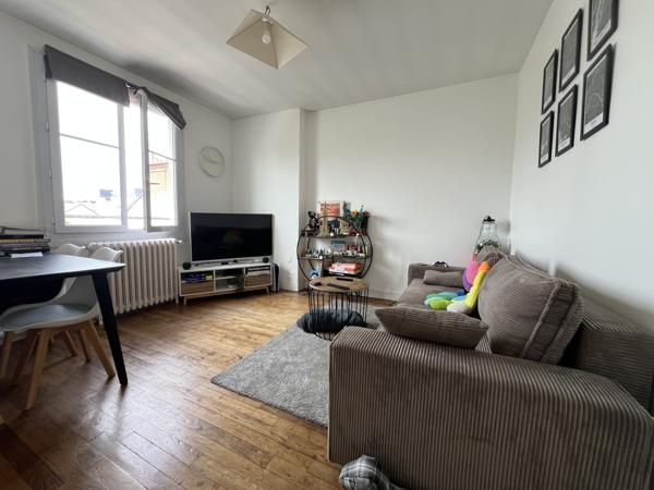 Appartement T2 au dernier étage d'une petite copropriété avec cave et grenier