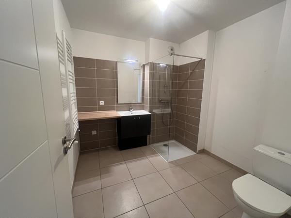 Appartement T2 avec grande terrasse + garage fermé + DPE B à Castelnau-le-Lez