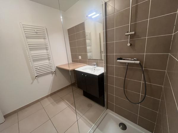 Appartement T2 avec grande terrasse + garage fermé + DPE B à Castelnau-le-Lez