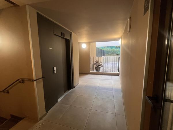 Appartement T2 avec grande terrasse + garage fermé + DPE B à Castelnau-le-Lez