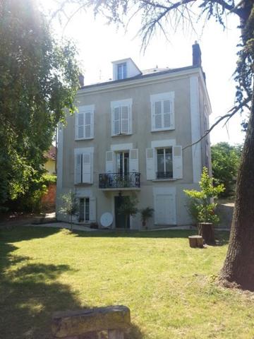 Corbeil-Essonnes (91100) À vendre – Immeuble de 6 appartements + terrain constructible avec permis de construire – Corbeil-Essonnes