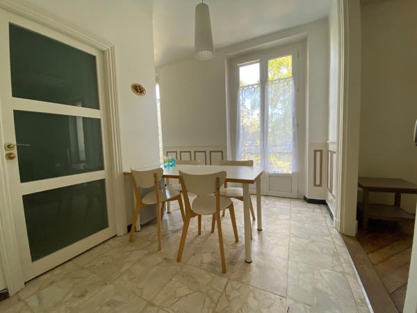 Corbeil-Essonnes (91100) À vendre – Immeuble de 6 appartements + terrain constructible avec permis de construire – Corbeil-Essonnes