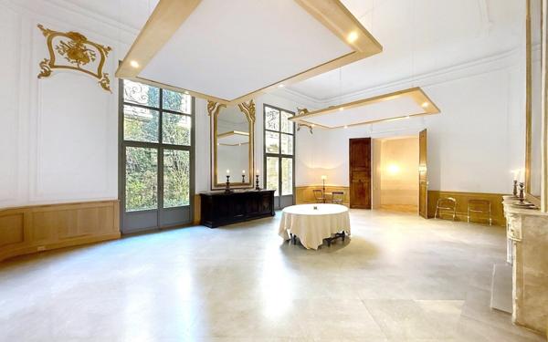 Appartement à vendre    3 pièces • 260 m2 Uzès