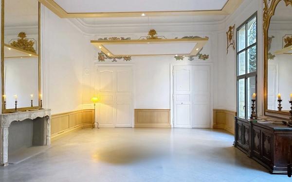 Appartement à vendre    3 pièces • 260 m2 Uzès