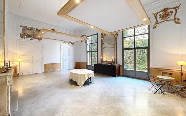 Appartement à vendre    3 pièces • 260 m2 Uzès