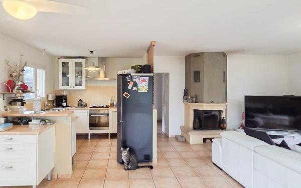 Maison à louer    4 pièces •  Buros