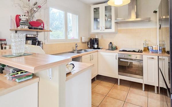 Maison à louer    4 pièces •  Buros