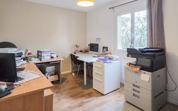 Maison à louer    4 pièces •  Buros