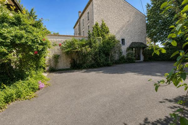 Maison bourgeoise avec garage et appartement indépendant Proche centre ville