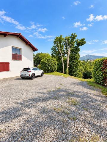 Appartement au dernier étage vue Rhune et au calme