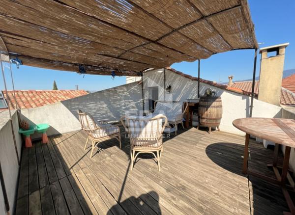 Charmante maison avec extérieur proche des commodités à pied