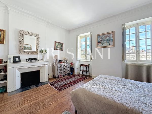 JARDIN PUBLIC – Appartement T3 dans bel immeuble cossu avec Ascenseur et Cave, BORDEAUX