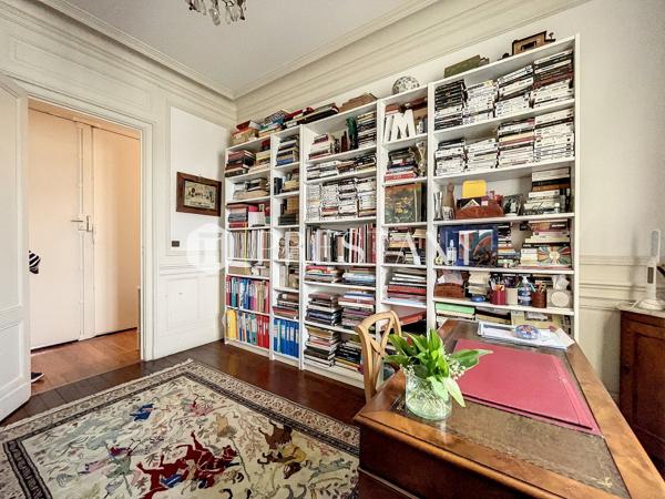 JARDIN PUBLIC – Appartement T3 dans bel immeuble cossu avec Ascenseur et Cave, BORDEAUX