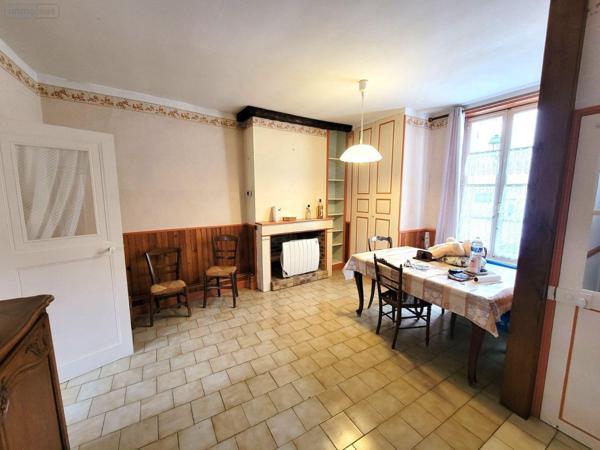 Maison de ville à vendre à Cloyes-les-Trois-Rivières dans l'Eure-et-Loir (28220), ref : JS/900   
Centre-ville