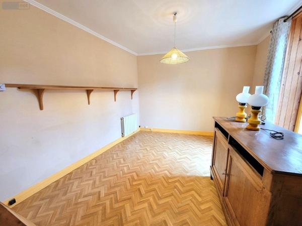 Maison de ville à vendre à Cloyes-les-Trois-Rivières dans l'Eure-et-Loir (28220), ref : JS/900   
Centre-ville