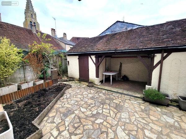 Maison de ville à vendre à Cloyes-les-Trois-Rivières dans l'Eure-et-Loir (28220), ref : JS/900   
Centre-ville