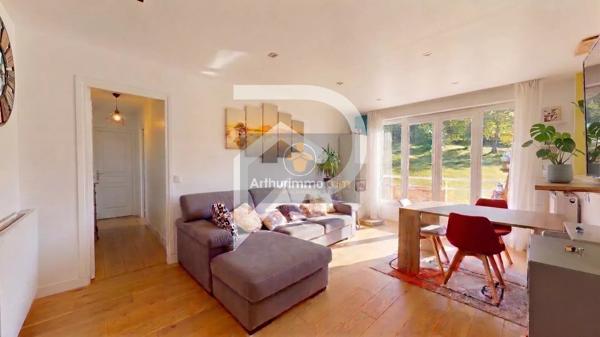 Vente                                                      Appartement
                        
                     3 pièces                      70 m2                     à Le Port-Marly