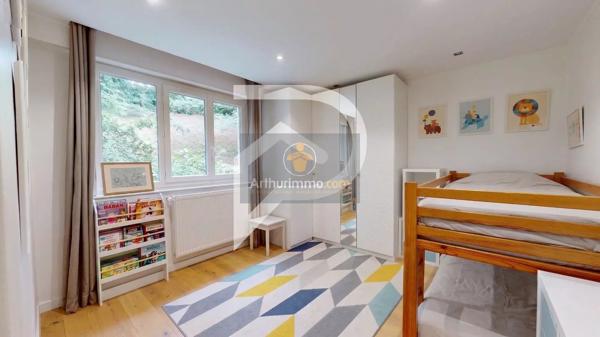 Vente                                                      Appartement
                        
                     3 pièces                      70 m2                     à Le Port-Marly